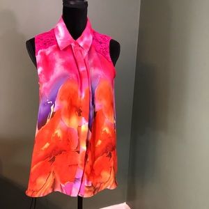 💕3/$15 Cato Pink Floral lace button front